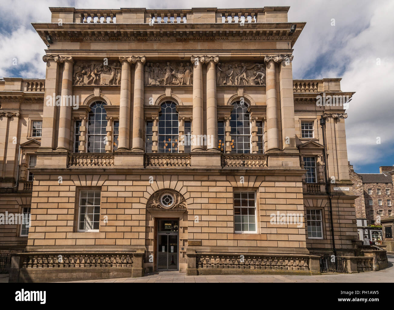 Cube columns hi-res stock photography and images - Alamy