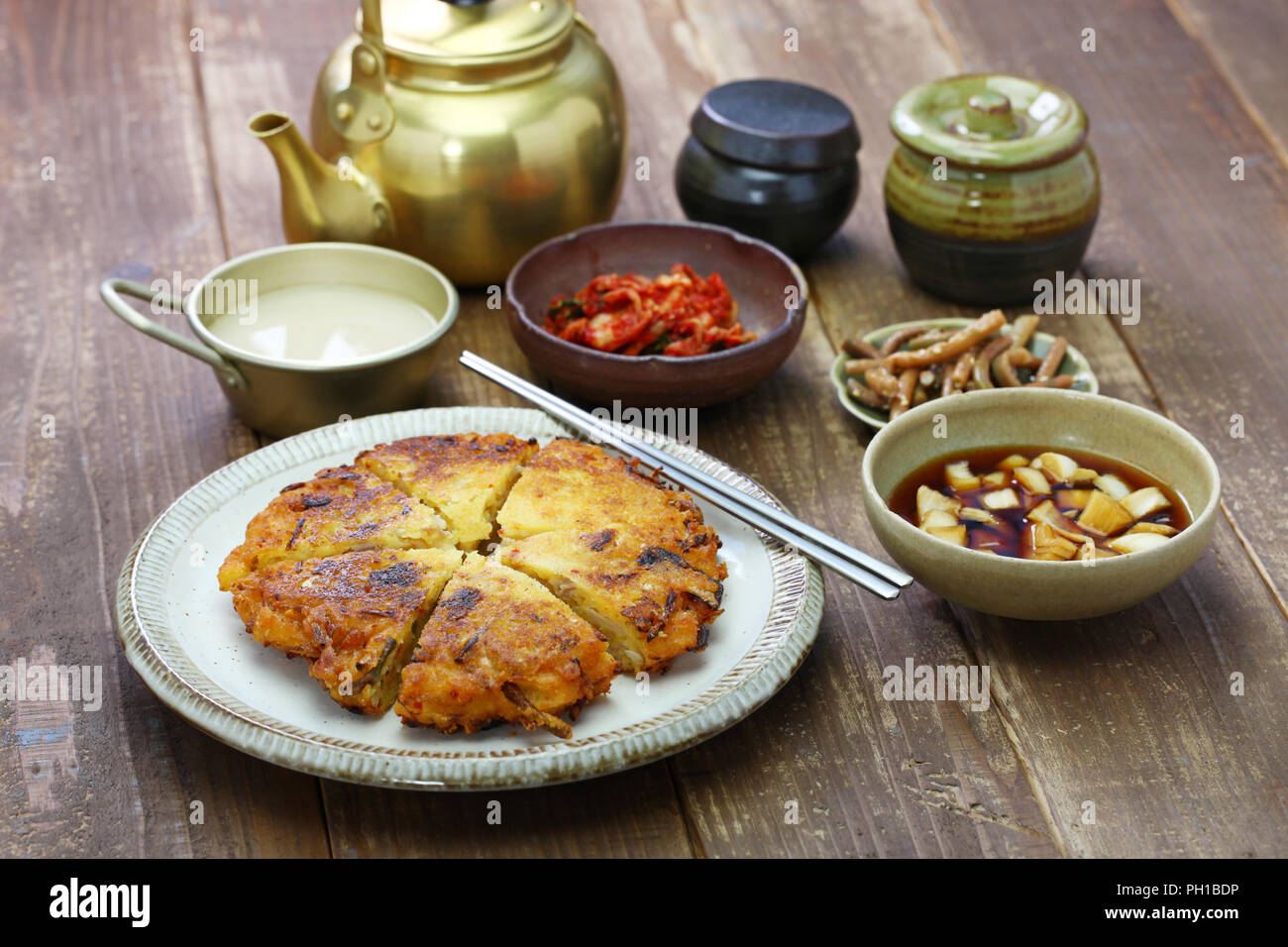 bindaetteok, korean mung bean pancake Stock Photo Alamy