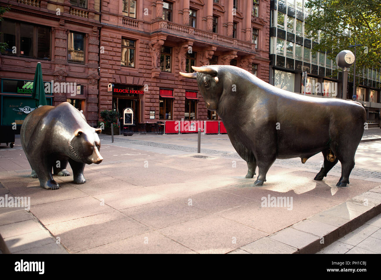 Europa Deutschland Hessen Rhein-Main Frankfurt am Main Finanzstadt Exchange Börse Bulle und Stier Stock Photo