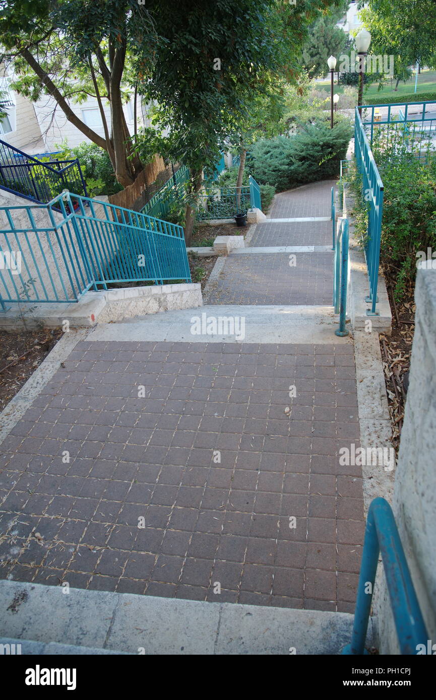 Down outdoor steps hi-res stock photography and images - Alamy