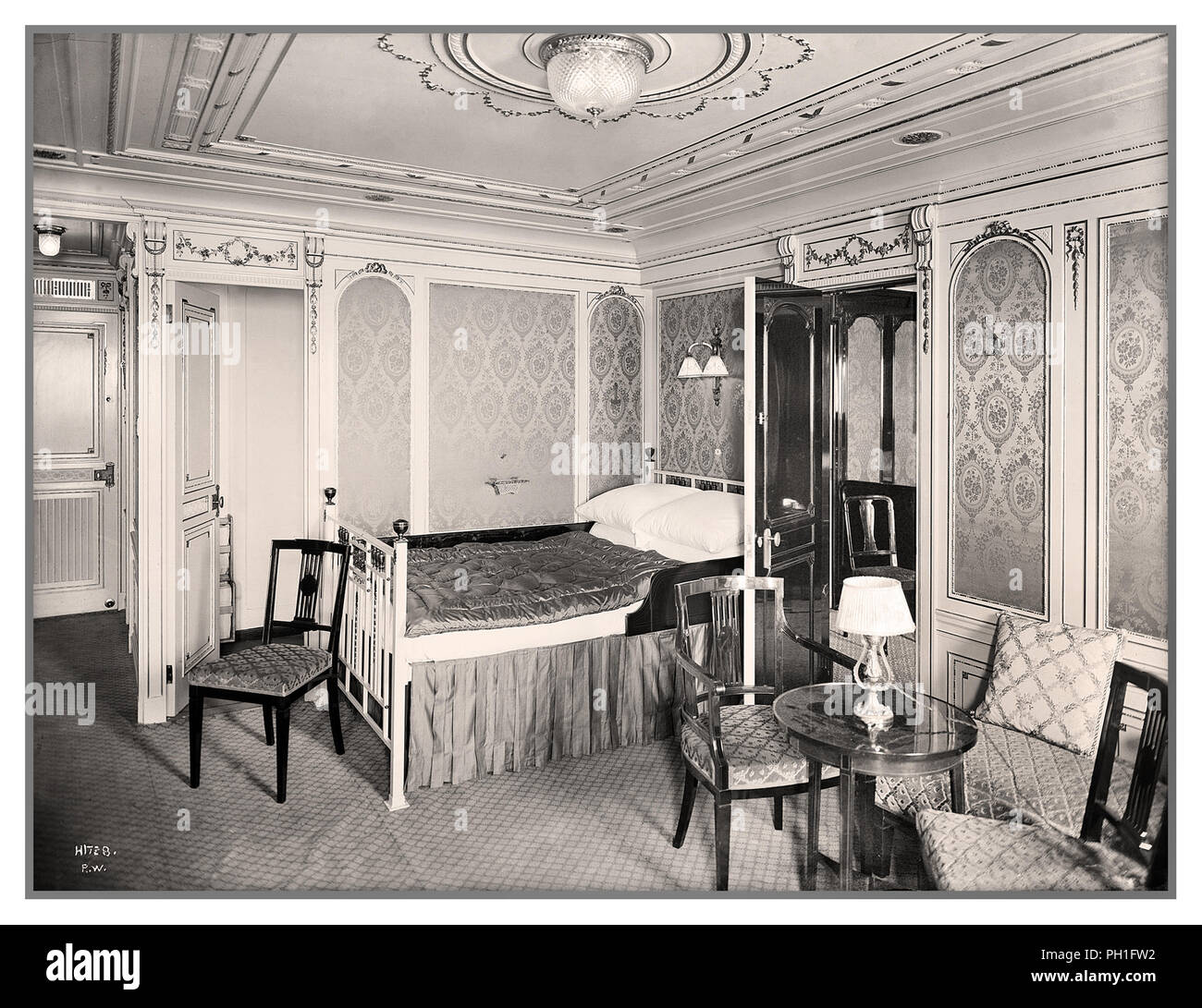 TITANIC 1900's Interior RMS Titanic First Class Bedroom Suite (B38) the height of Ocean Liner Luxury in the 1900's Stock Photo