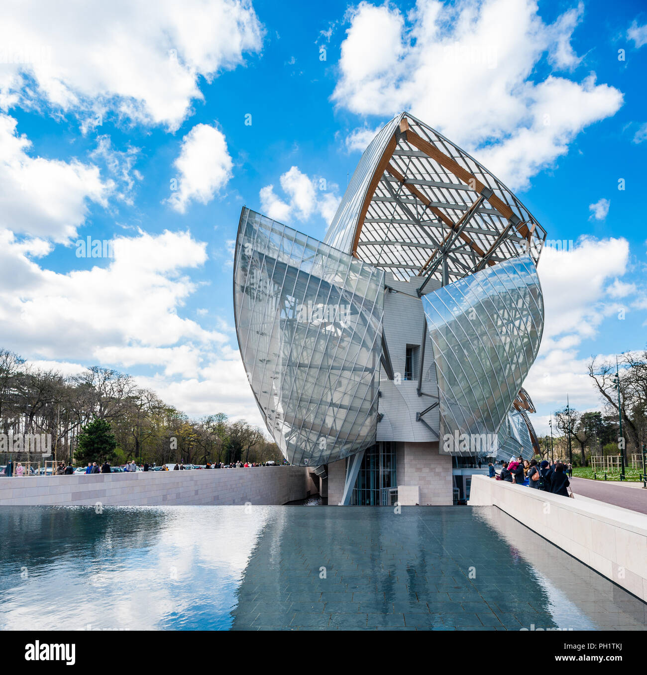 France, Paris, full height view of the Fondation Louis Vuitton Stock Photo