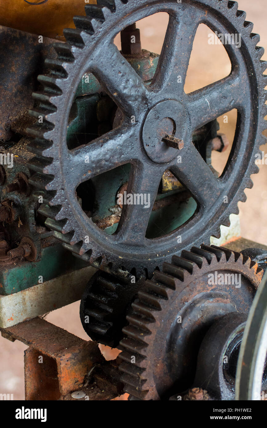 Old rusty gears hi-res stock photography and images - Alamy