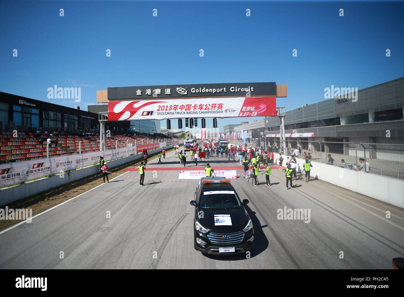 China truck racing hi-res stock photography and images - Alamy