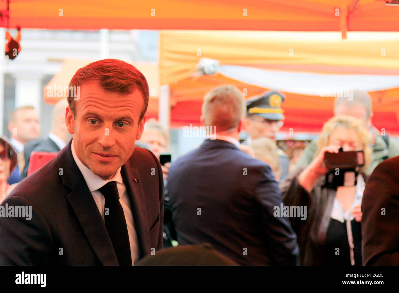 Helsinki, Finland. August 30, 2018. French President Emmanuel Macron (L) leaves cafeteria at Market Square after having a cup of coffee with Finnish President Sauli Niinistö (not in picture). Credit: Taina Sohlman/Alamy Live News Stock Photo