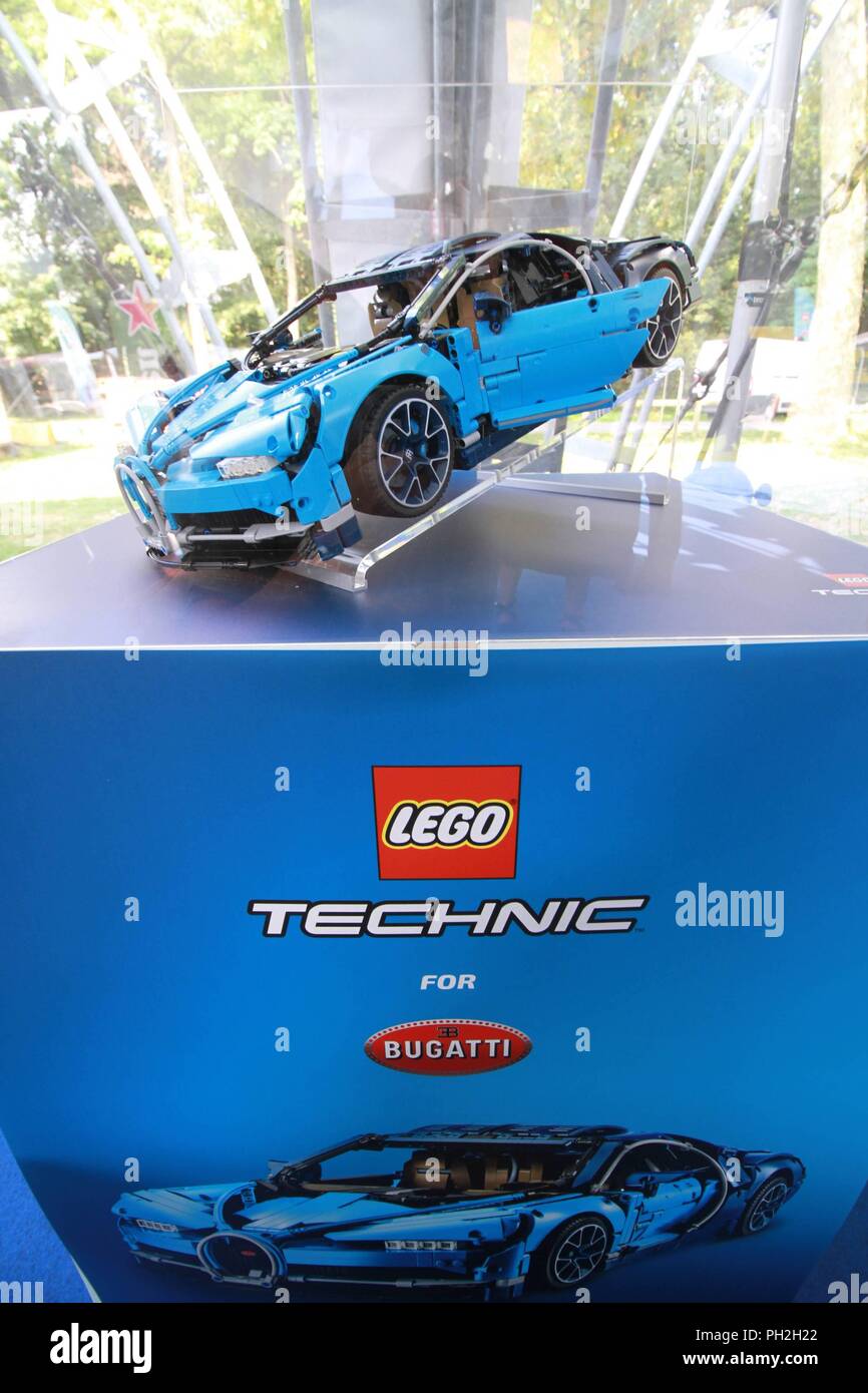 Bugatti chiron 2018 lego hi-res stock photography and images - Alamy