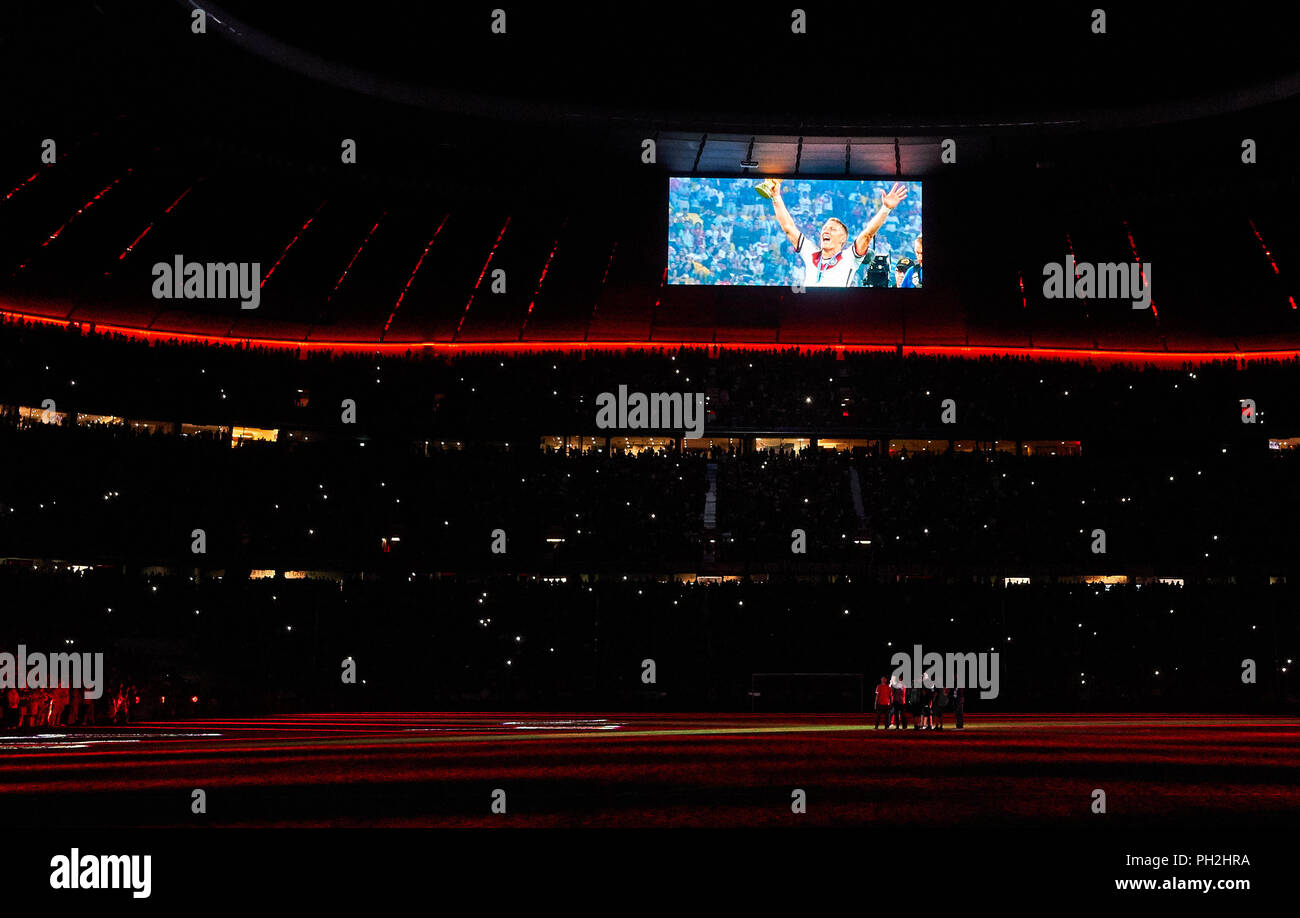 Munich, Germany. 28th August 2018. FC Bayern Munich - Chicago Fire Soccer, Munich, August 28, 2018 Scoreboard with szenes of the World Cup victory 2014, , Screen, Screenboard, Digital, LED, Display, Monitor, Final result,  FC BAYERN MUNICH - CHICAGO FIRE farewell game Bastian Schweinsteiger, FCB legend, ceremony,  1.German Football League , Munich, August 28, 2018,  Season 2018/2019, matchday x, FCB,  © Peter Schatz / Alamy Live News Stock Photo