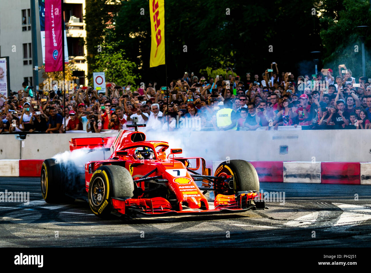 Formule 1 Ferrari Stock Photos - 17,419 Images