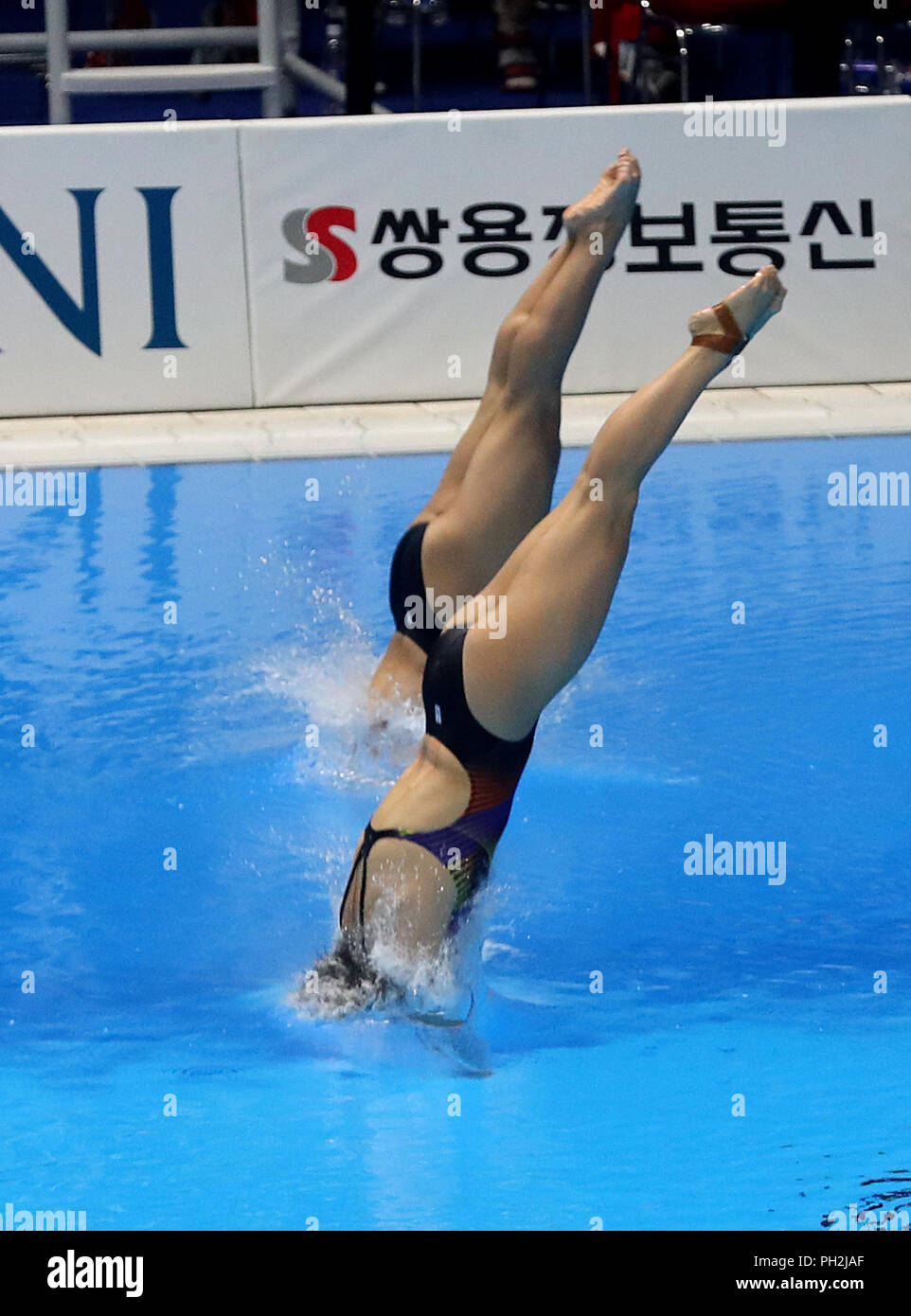 Spring board diving hi-res stock photography and images - Alamy