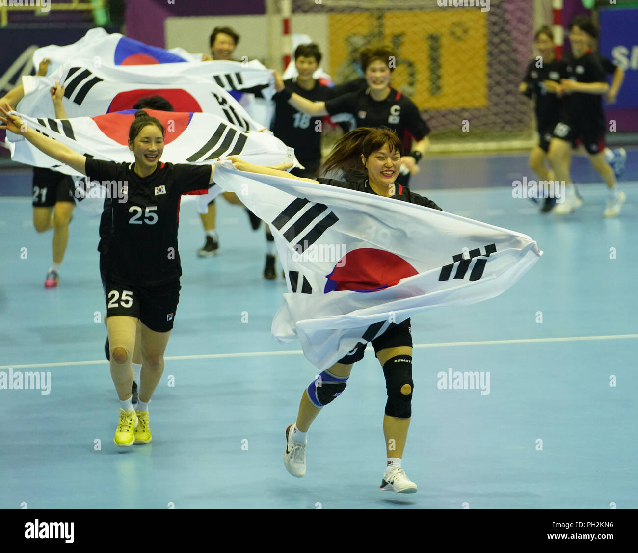 Jakarta. 30th Aug, 2018. Players of South Korea celebrate after the