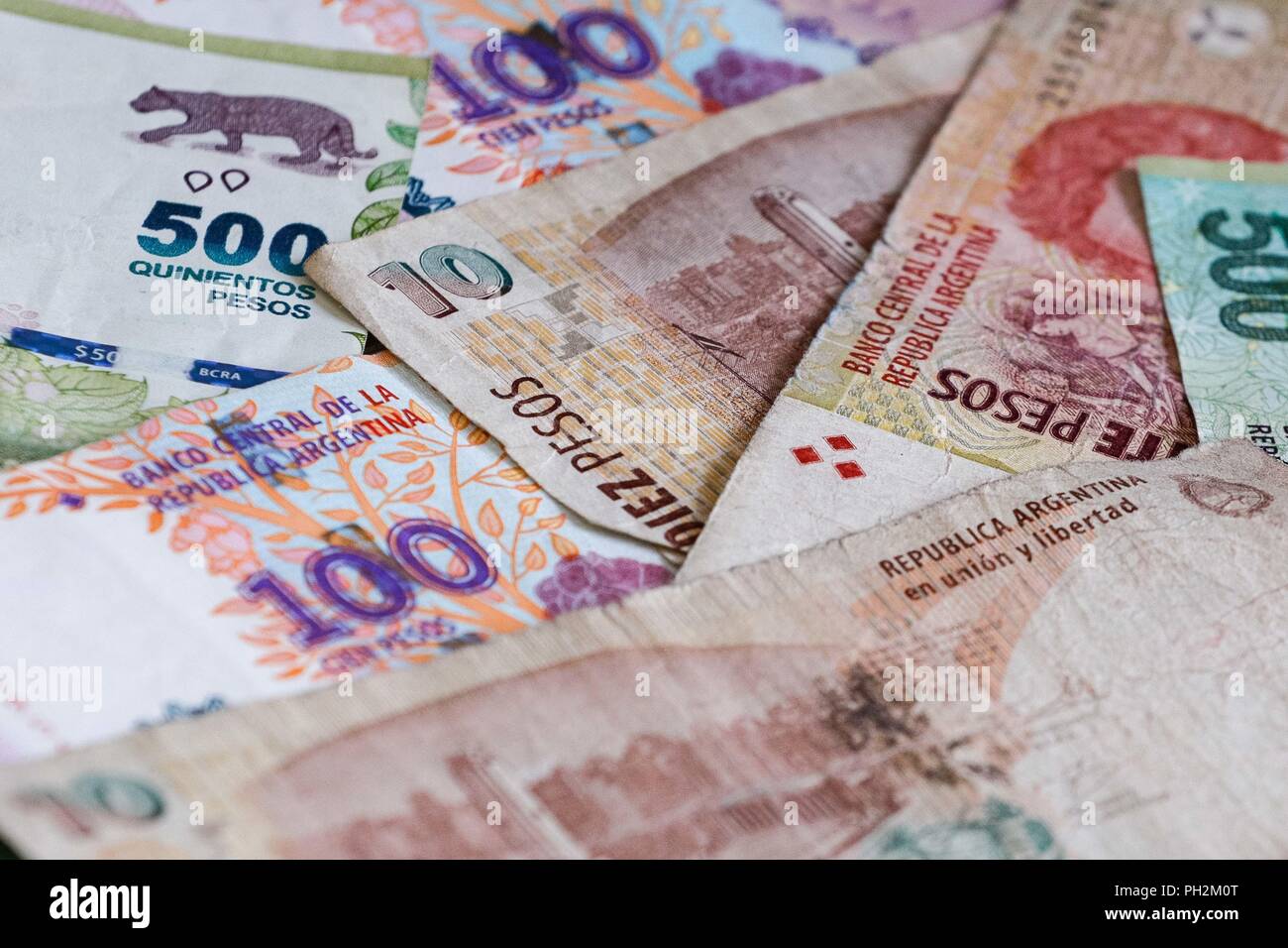 SÃO PAULO, SP - 30.08.2018: PESO ARGENTINO DESPENCA - Argentine peso  plunged 15.6%, reaching 39 pesos per dollar, reaching a new historic  minimum and with a loss of half of its value