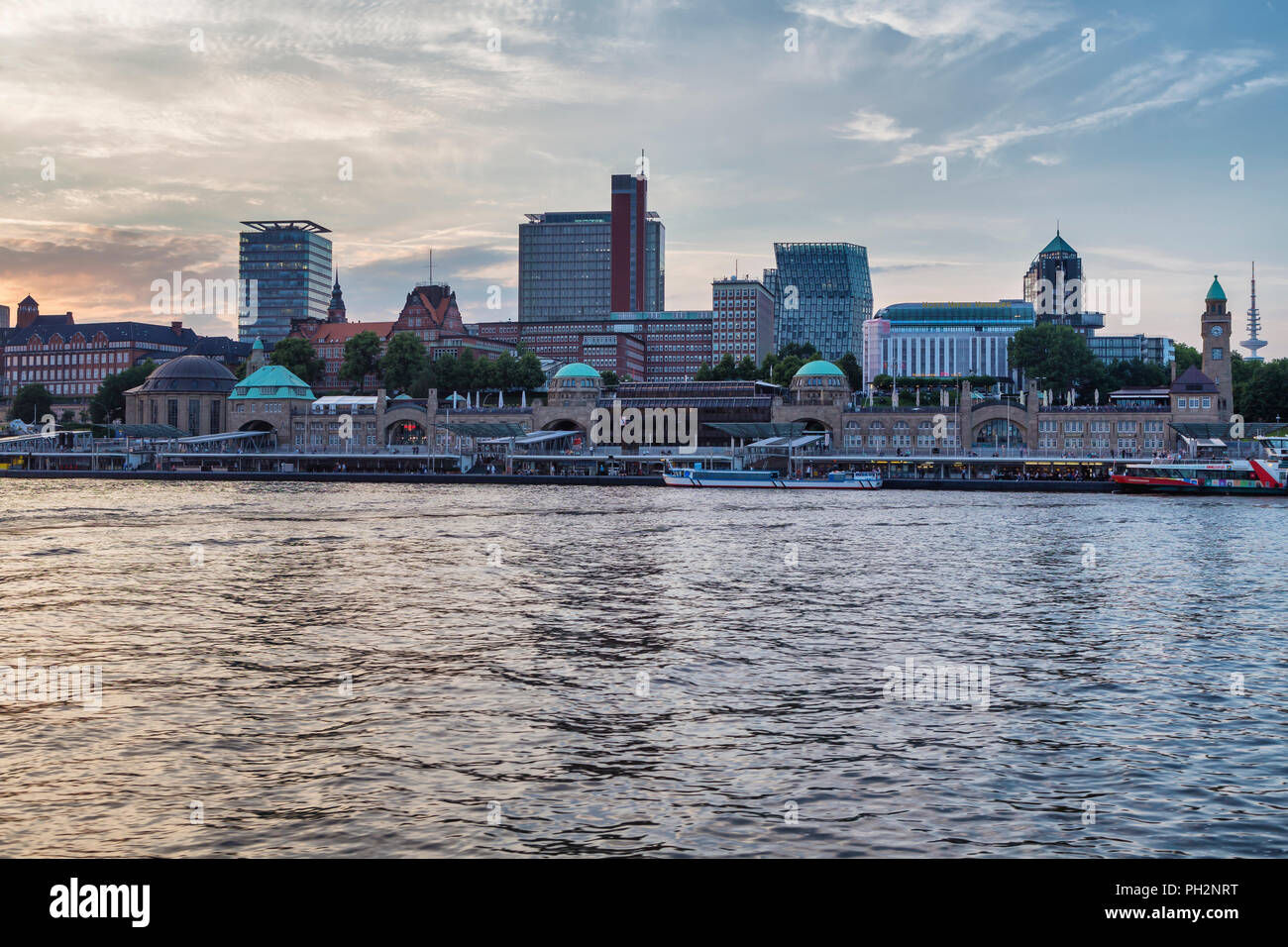River hamburg hi-res stock photography and images - Alamy