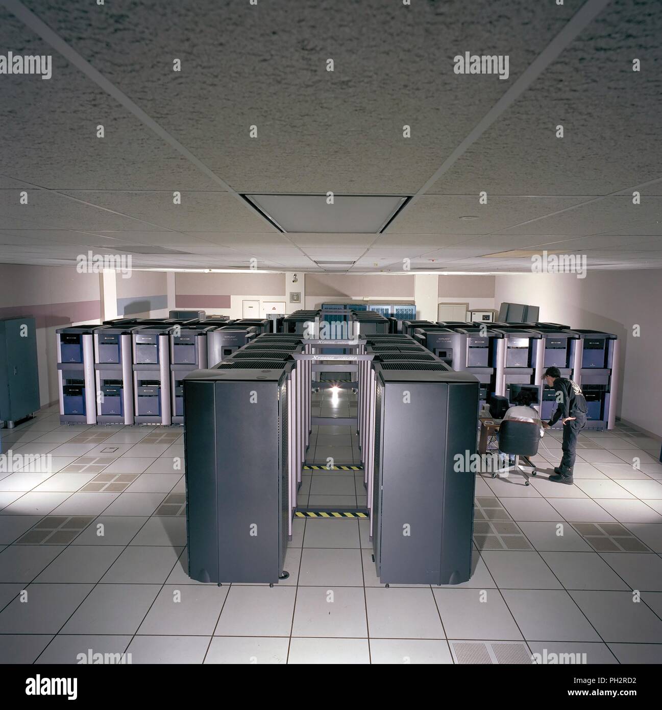 High-angle view of computer room with NAS Origin 2000 mainframe computer system LOMAX station, with Karl Schilke and Rita Williams visible using the computer, Silicon Valley, Mountain View, California, September 30, 1999. Courtesy Internet Archive/NASA Ames. () Stock Photo