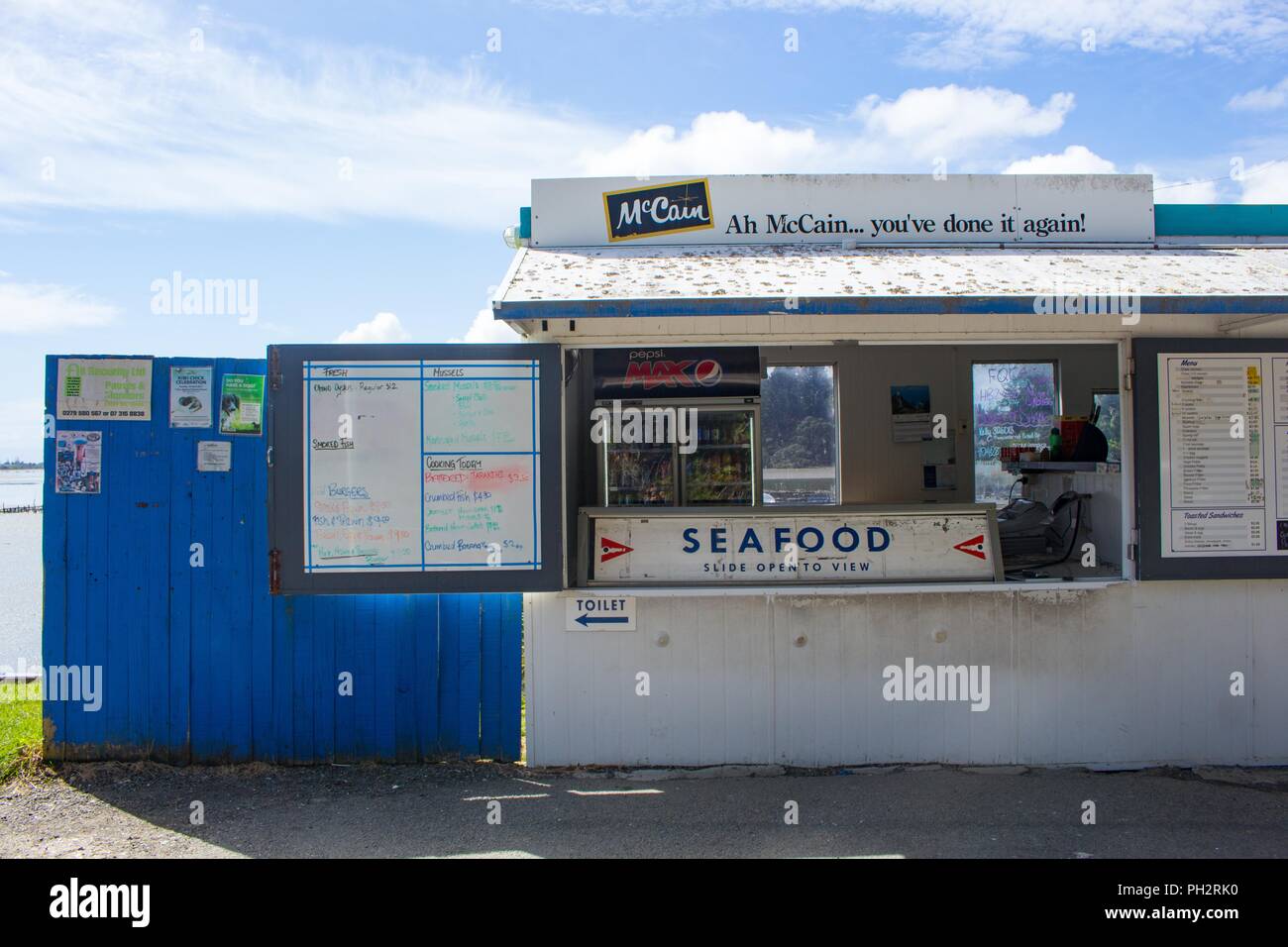 Ohiwa oyster farm hires stock photography and images Alamy