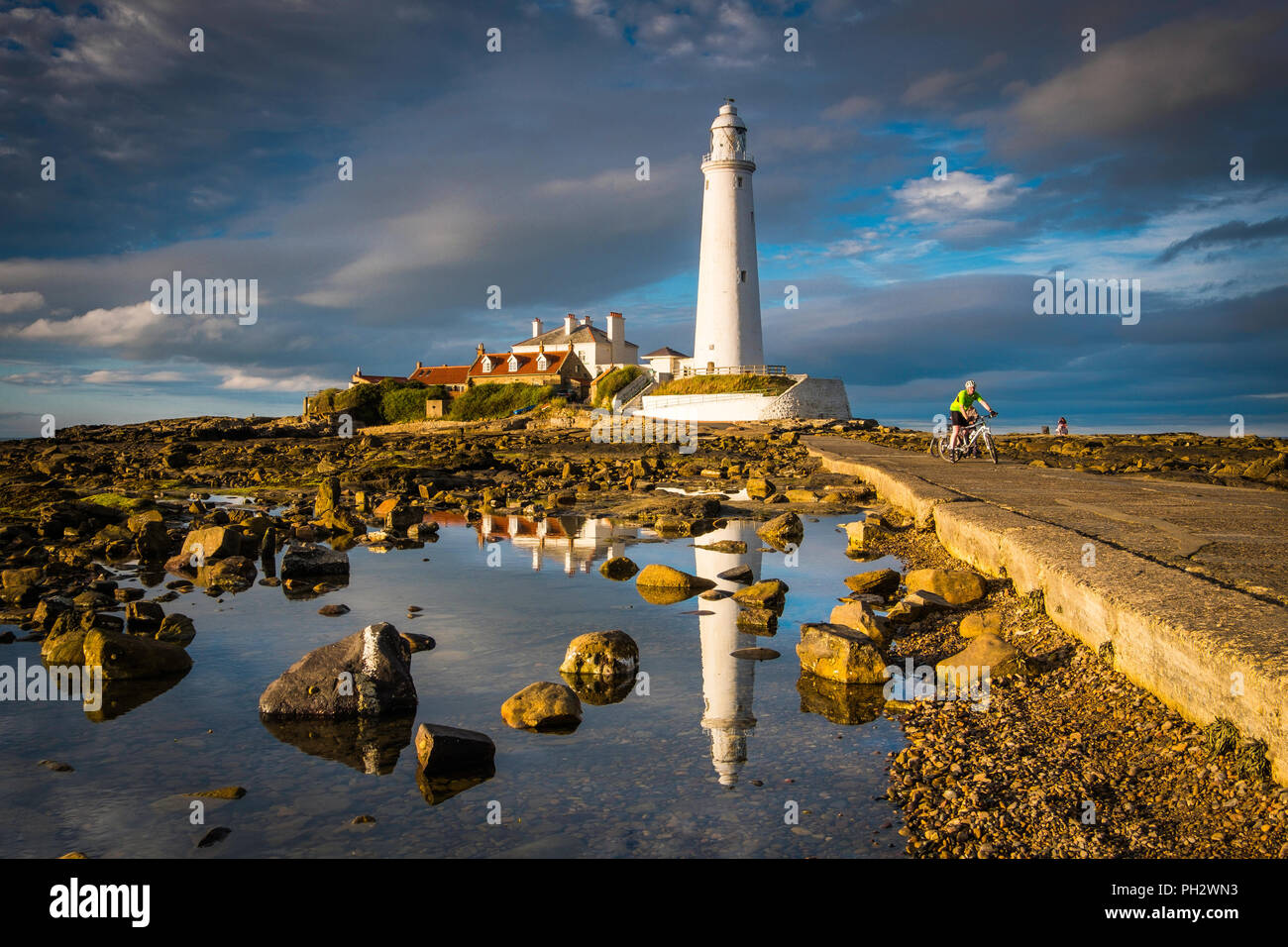 St. Marys lighthouse at Whitley Bay Stock Photo Alamy
