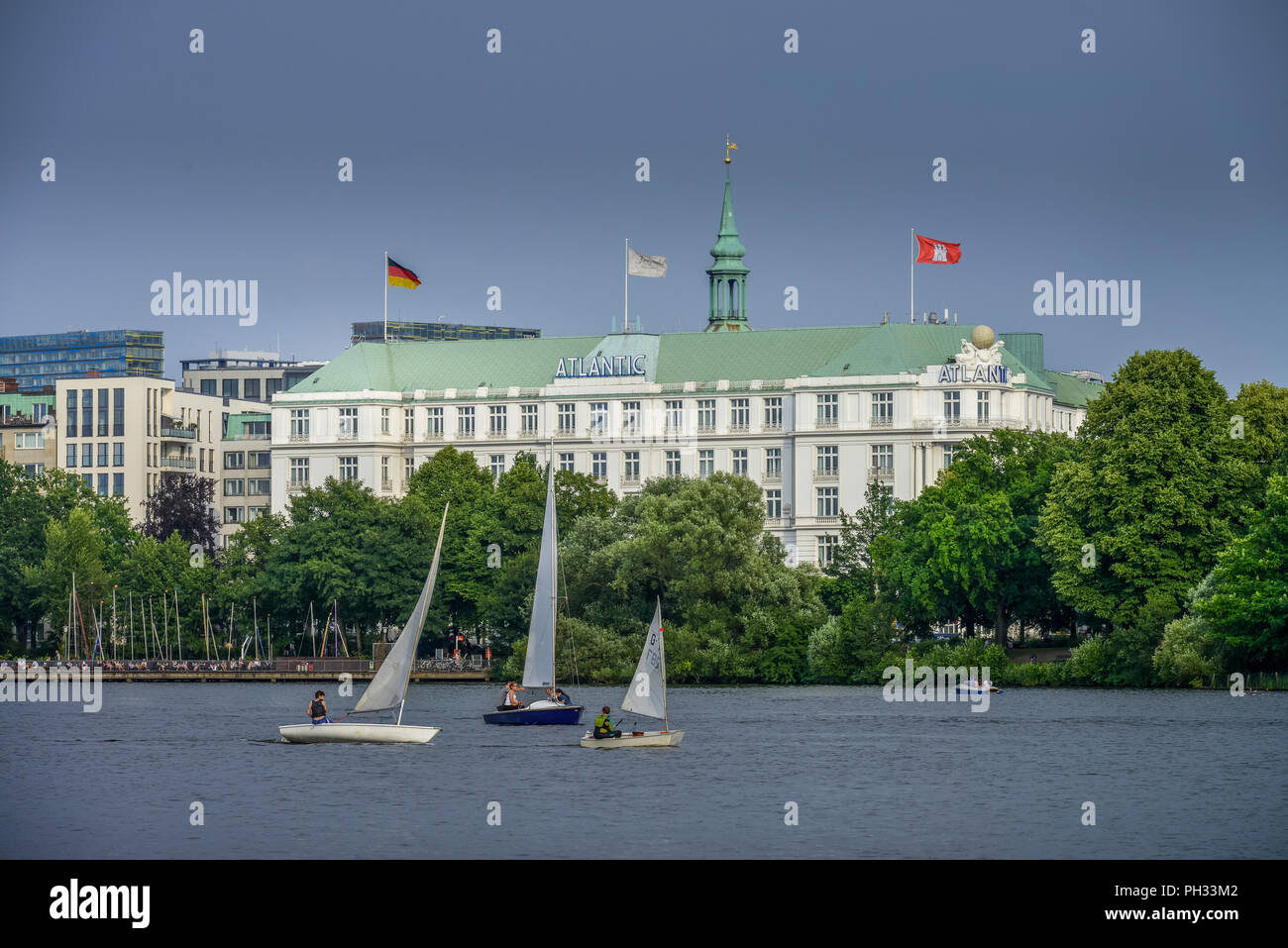 Aussenalster, Hotel Atlantic Kempinski, An der Alster, Hamburg, Deutschland Stock Photo