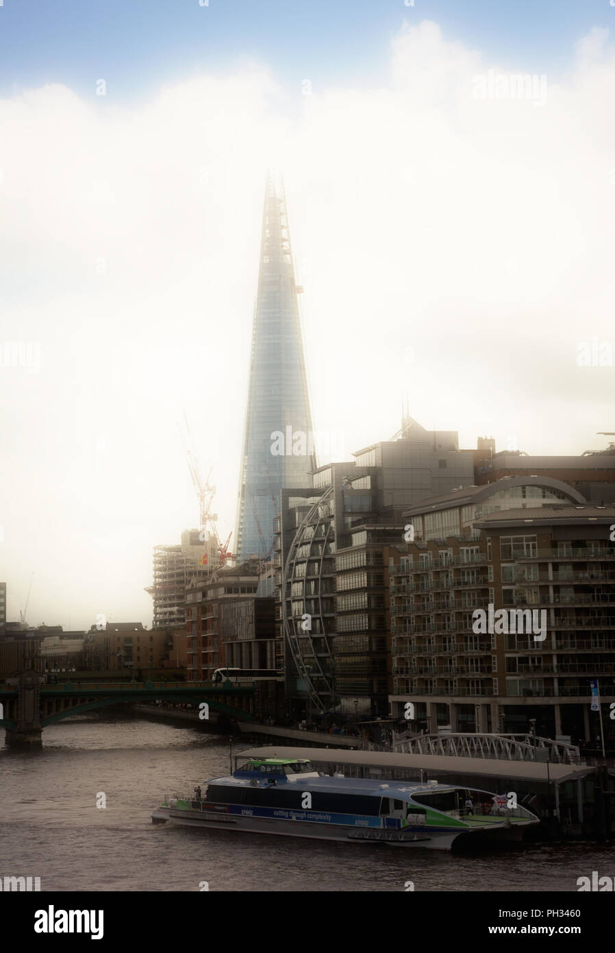 Aerial shots of london hi-res stock photography and images - Alamy