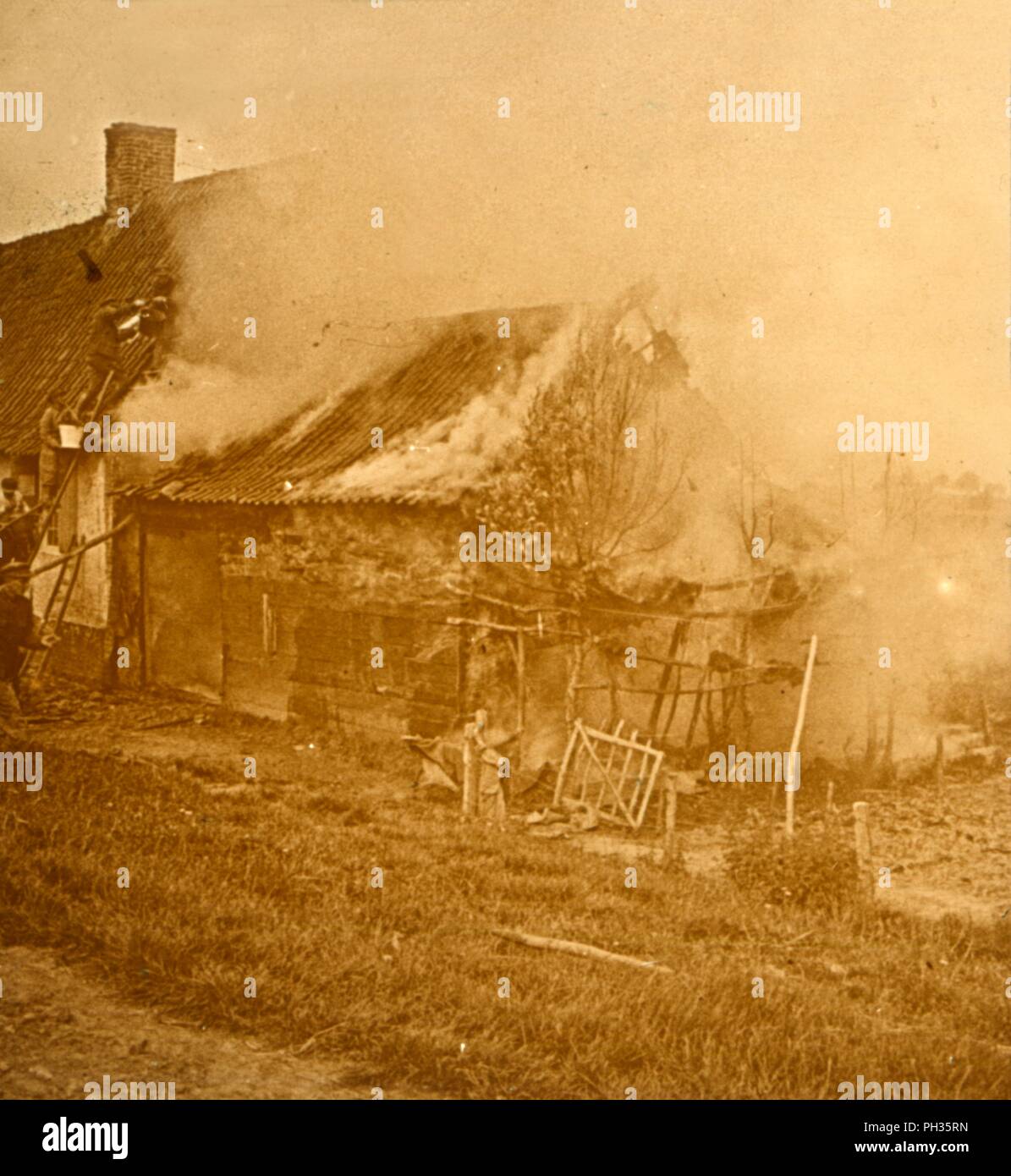 Shell of a war damaged building hi-res stock photography and images - Alamy