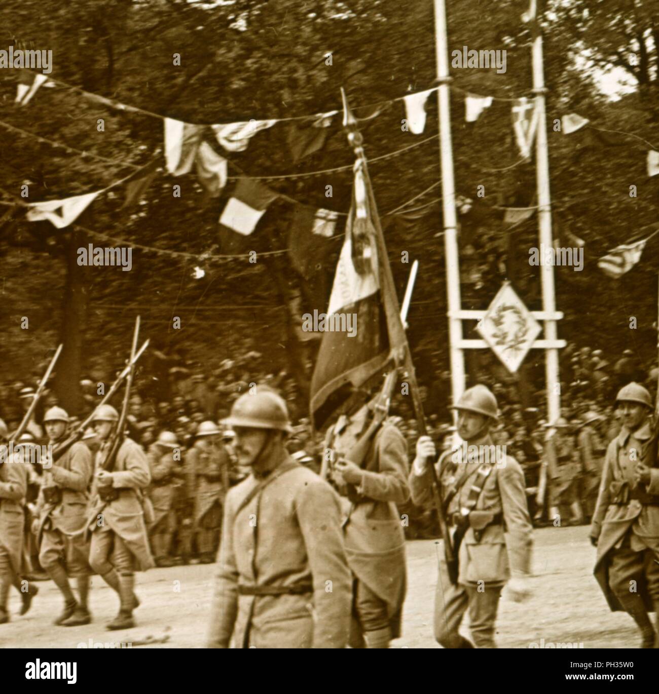 Victory parade 1918 hi-res stock photography and images - Alamy