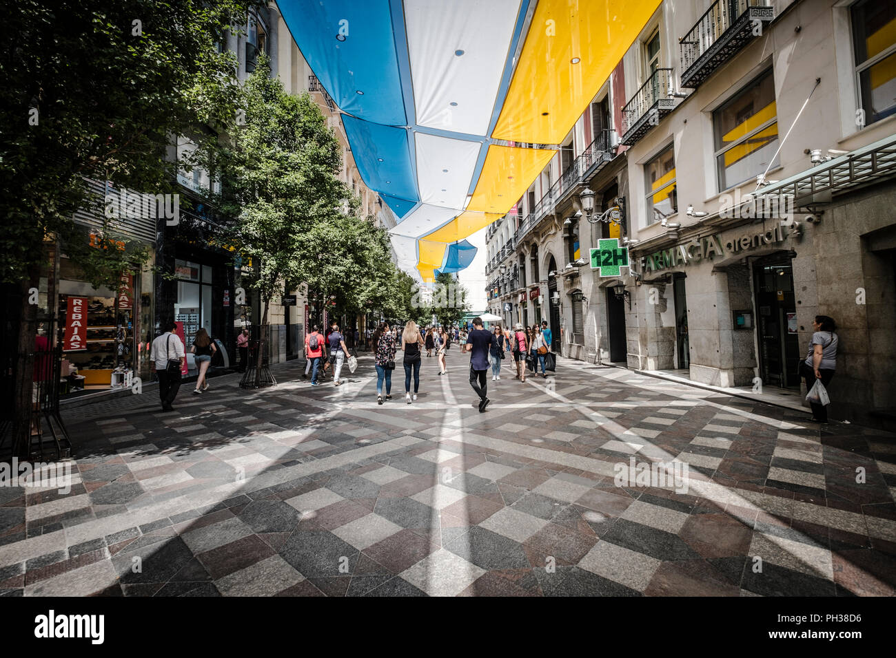 People doing their shopping. This is the most commercial street in Madrid Stock Photo