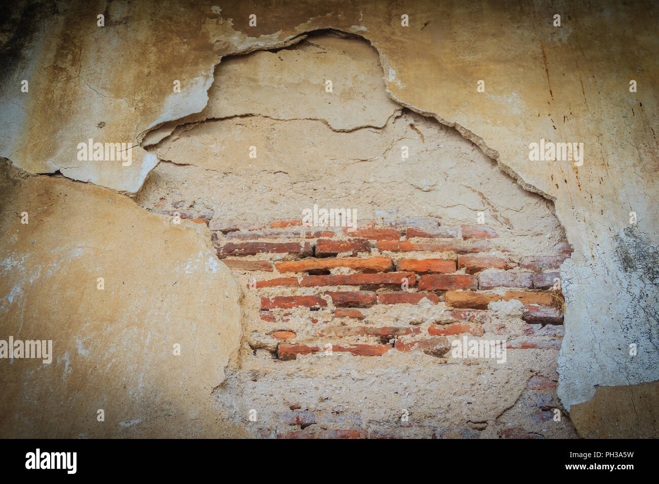 Grungy old brick wall pattern. Abstract red aged brick background Stock ...