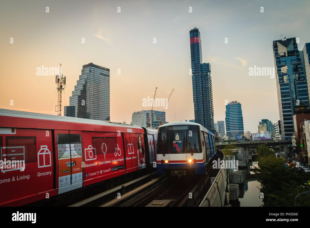 Bangkok Thailand March 8 2017 The Bangkok Mass Transit System Bts Bangkok Thailand March 8 2017 The Bangkok Mass Transit System Bts