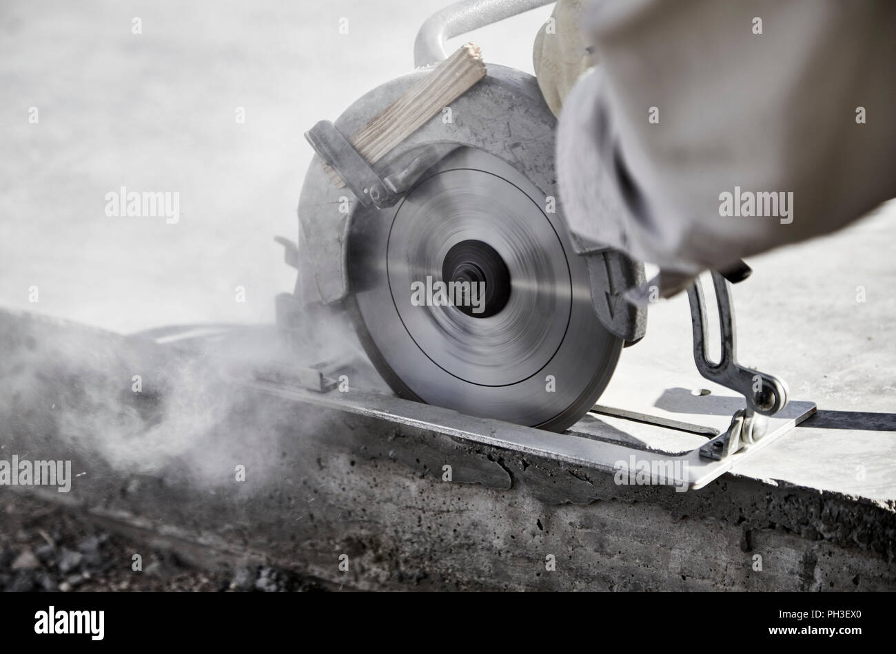 Concrete saw hires stock photography and images Alamy