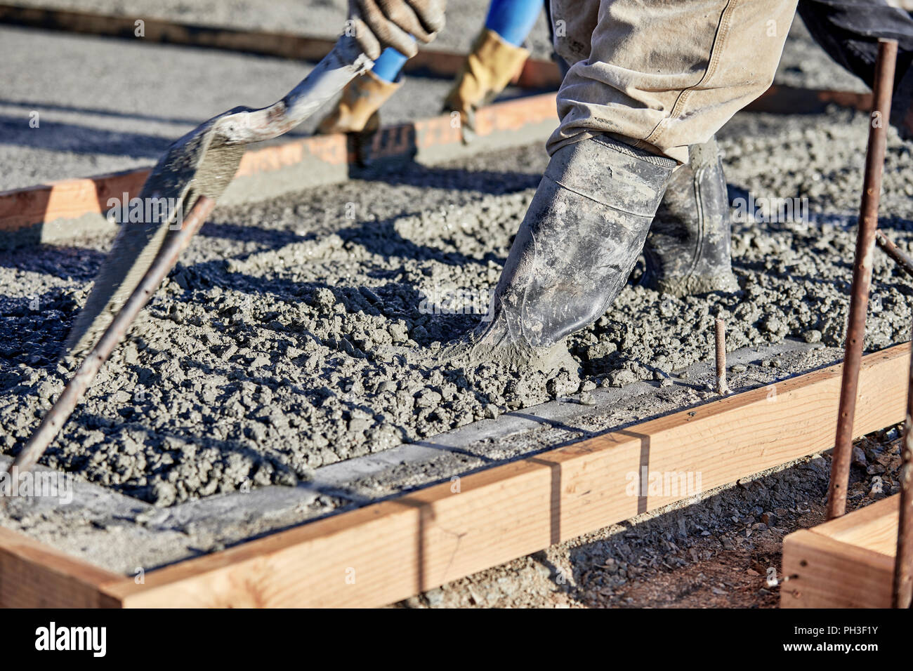 Masons workign to spread wet cement Stock Photo Alamy