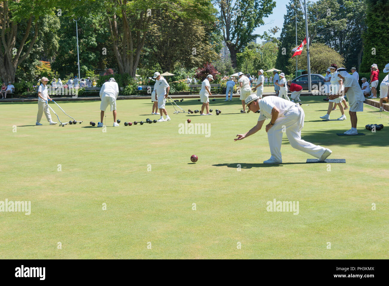 Men bowling hires stock photography and images Alamy
