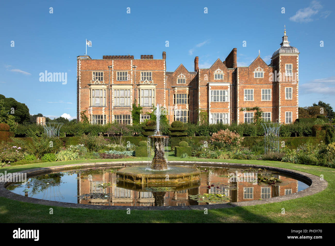 Hatfield House In Hatfield Hertfordshire England Uk Stock Photo Alamy