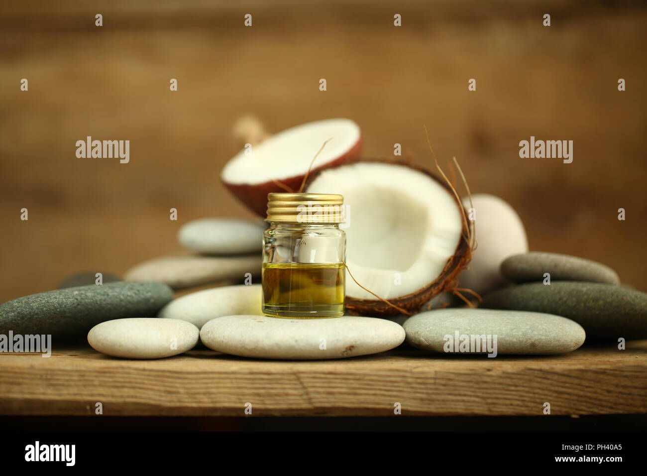 coconut oil for massage pebble candle Stock Photo Alamy