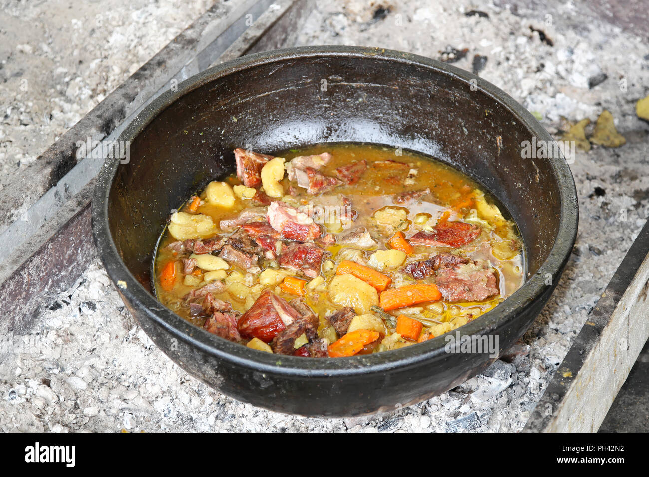 Traditional dutch oven hires stock photography and images Alamy
