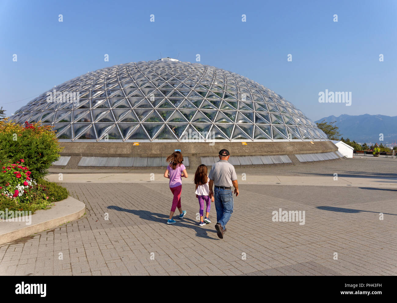 Family in front of the Bloedel Conservatory in Queen Elizabeth Park, Vancouver, BC, Canada Stock Photo