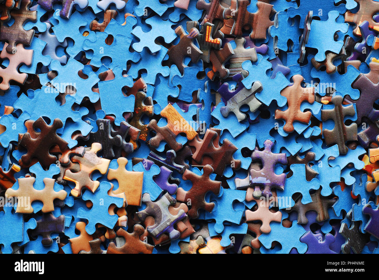 random pieces of jigsaw puzzle Stock Photo - Alamy