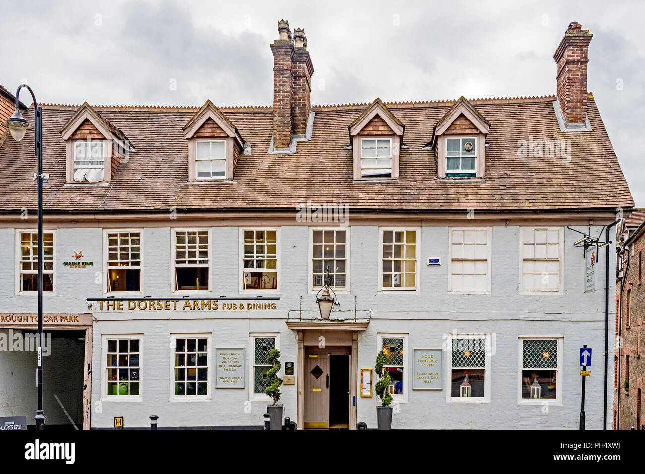 East Grinstead (Sussex, England): Dorset Arms, Pub in the High Street Stock Photo