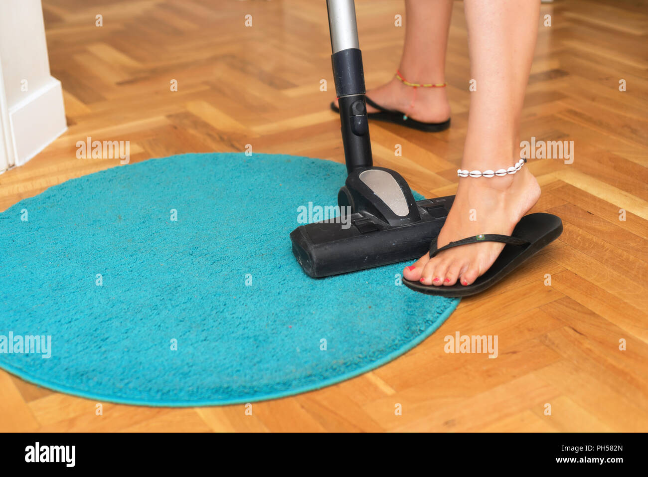 Using vacuum cleaner hires stock photography and images Alamy