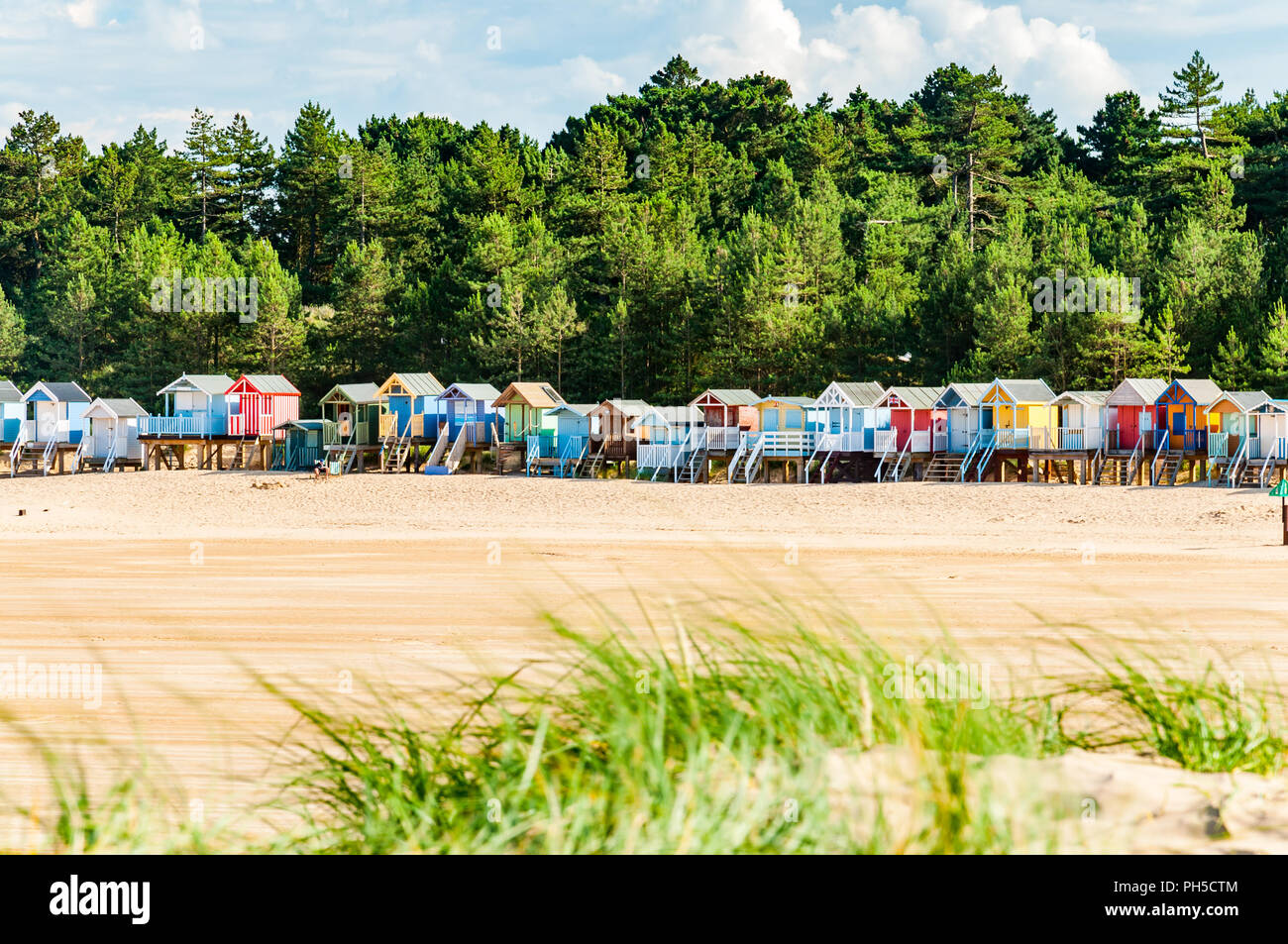 holkham-beach-and-beach-huts-stock-photo-alamy