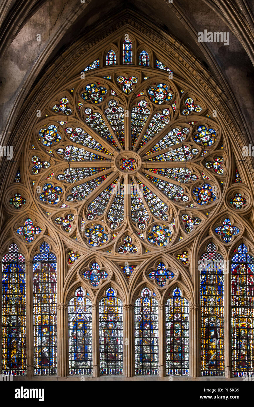 14th century rose window in the French Gothic Cathedral of Saint Stephen of Metz / Cathédrale Saint-Étienne de Metz, Moselle, Lorraine, France Stock Photo