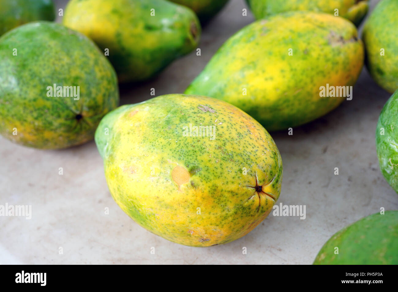 Fresh papayas at a road stand in Maui, Hawaii Stock Photo Alamy