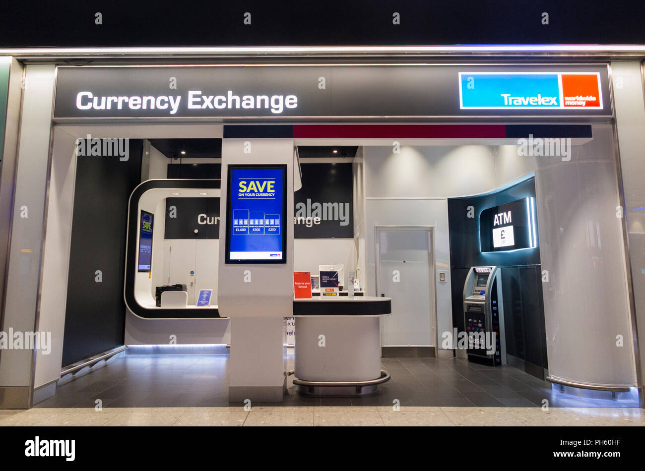 Bureau de Change office operated by Travelex at Heathrow airport Terminal  2, in the baggage / carousel belt / luggage reclaim area. London. (101  Stock Photo - Alamy