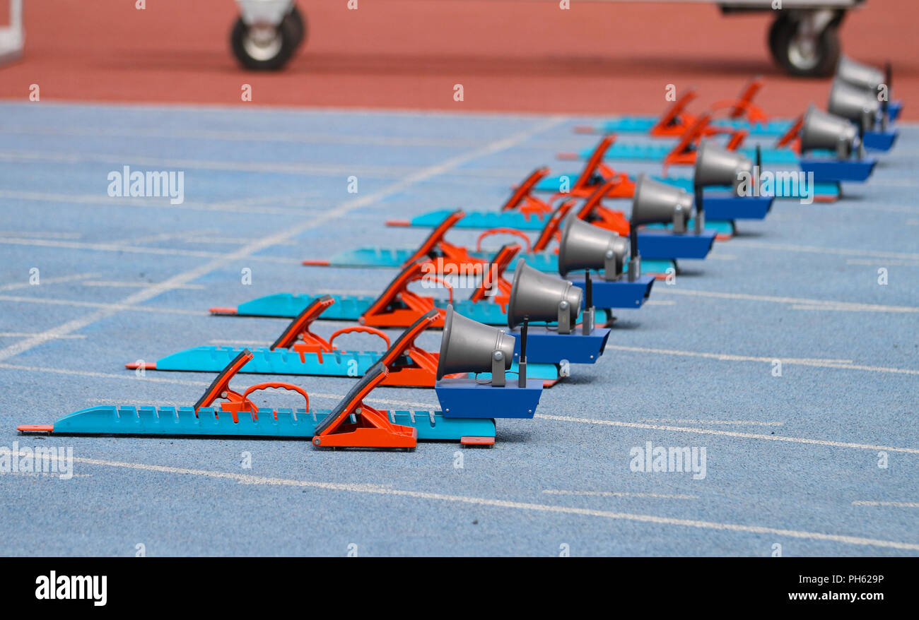 Runner in starting block hires stock photography and images Alamy