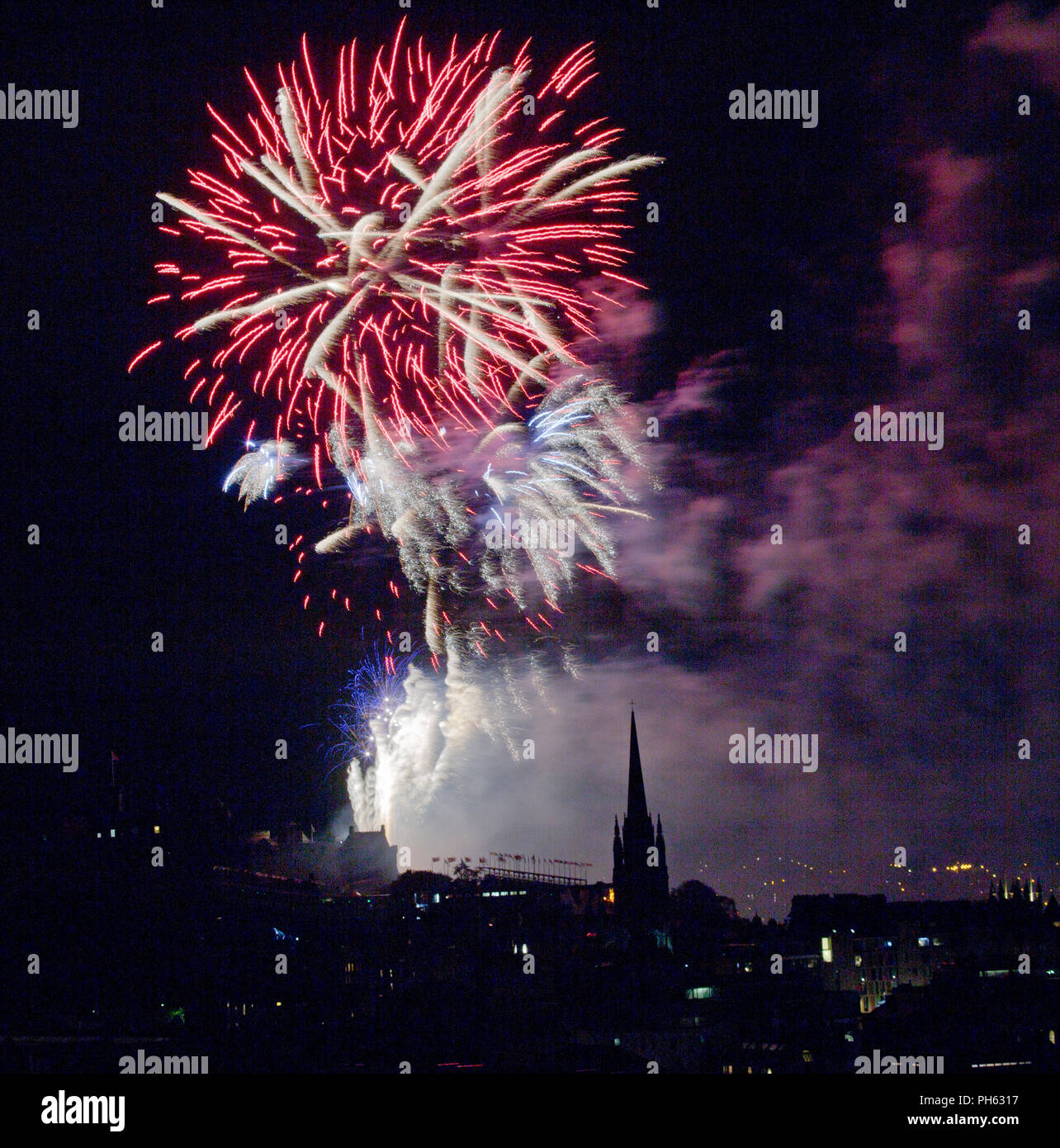 Edinburgh festival fireworks hires stock photography and images Alamy