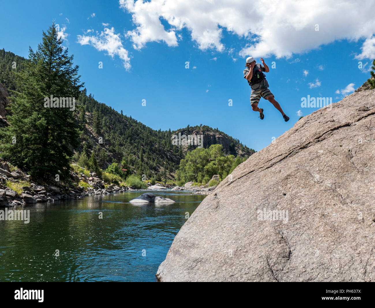 Rock jumping dangerous hires stock photography and images Alamy
