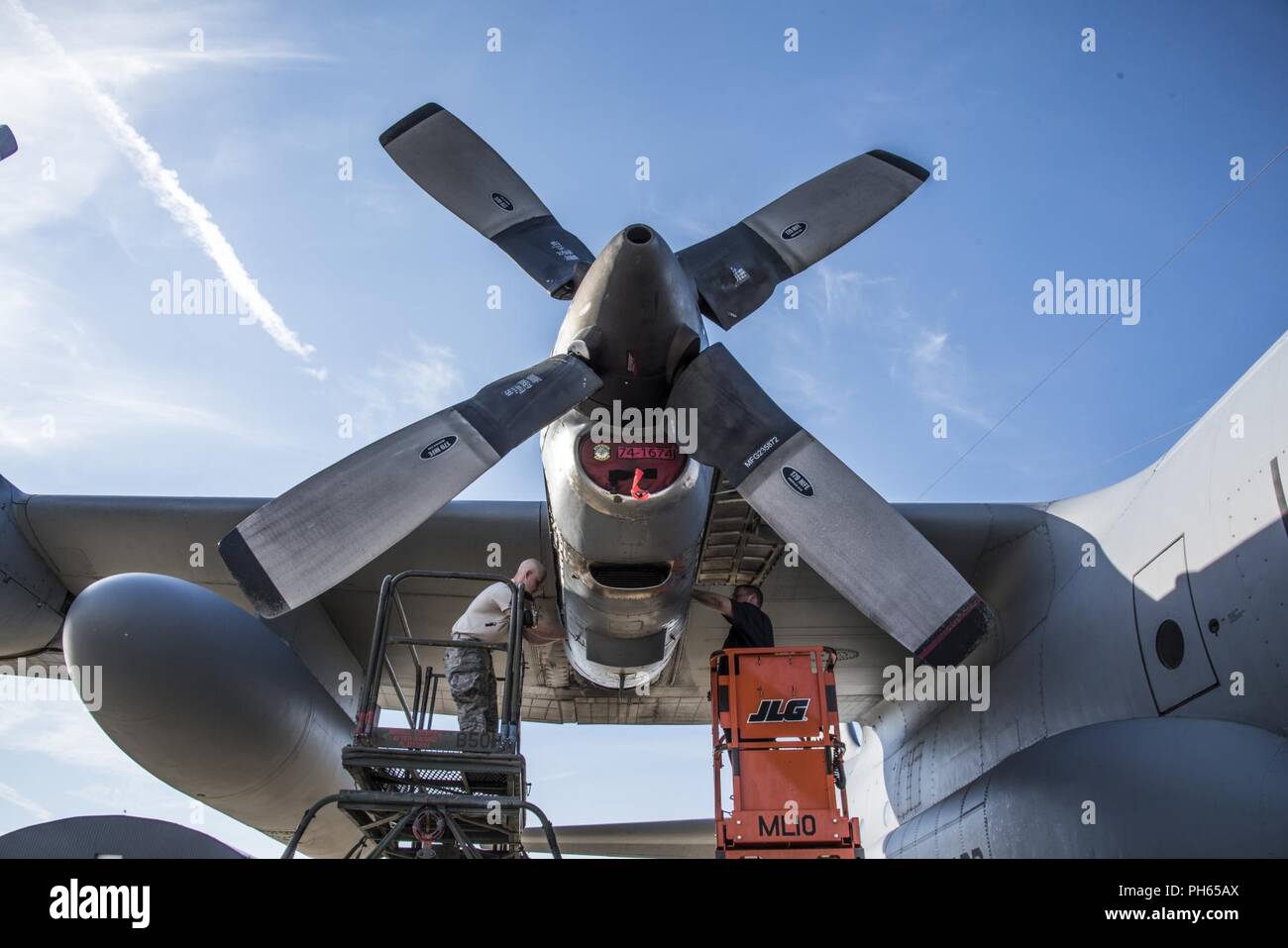 179 airlift wing hi-res stock photography and images - Alamy