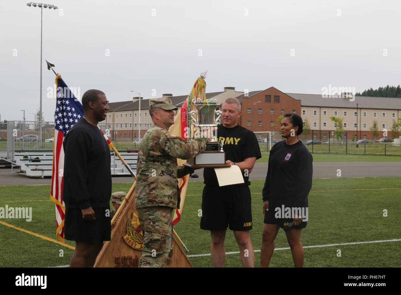 Brig. Gen. James S. Moore, commander, 593rd Expeditionary Sustainment Command and Command Sgt. Maj. Pamela K. Williams, present the Rest Assured trophy to the 13th Combat Sustainment Support Battalion command team June 27 at Joint Base Lewis-McChord, Washington. 13th CSSB achieve the most point throughout the challenge. 593rd ESC hosted a 3-day Rest Assured Challenge June 25 to June 27 at Joint Base Lewis-McChord, Washington. The challenge had seven events in which teams from four to 21 Soldiers could participate in. Each event awarded points to the first, second and third place. After three d Stock Photo