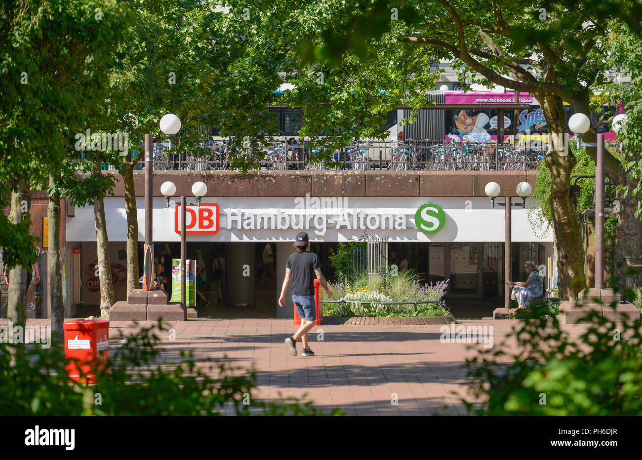 Bahnhof, Altona, Hamburg, Deutschland Stock Photo Alamy