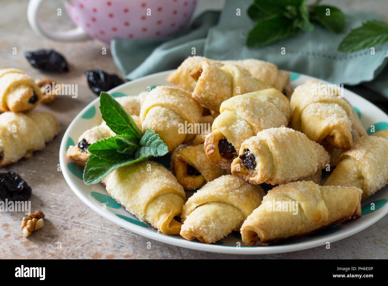 Рогалики с черносливом