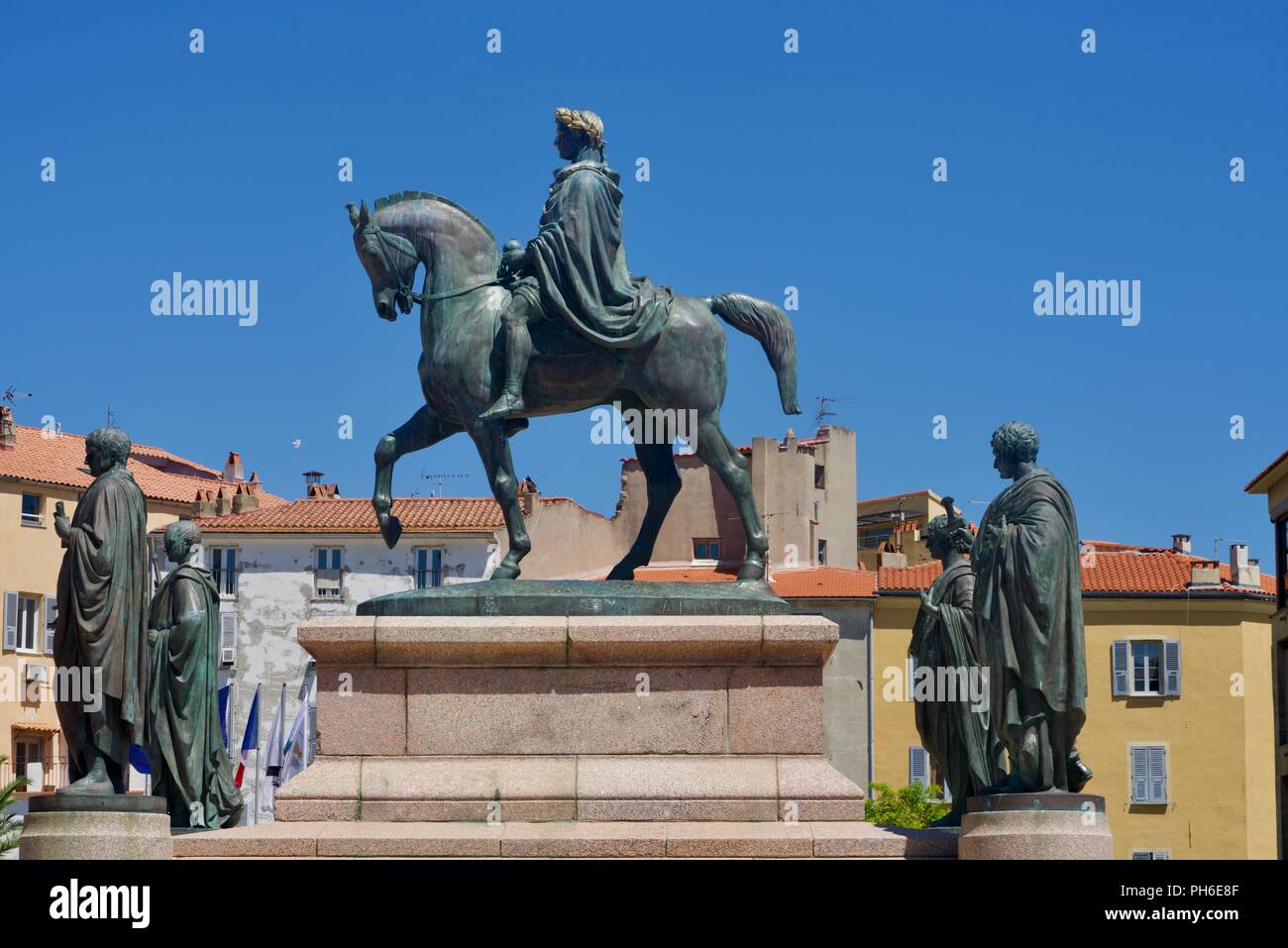 Napoleon statue horse hi-res stock photography and images - Alamy