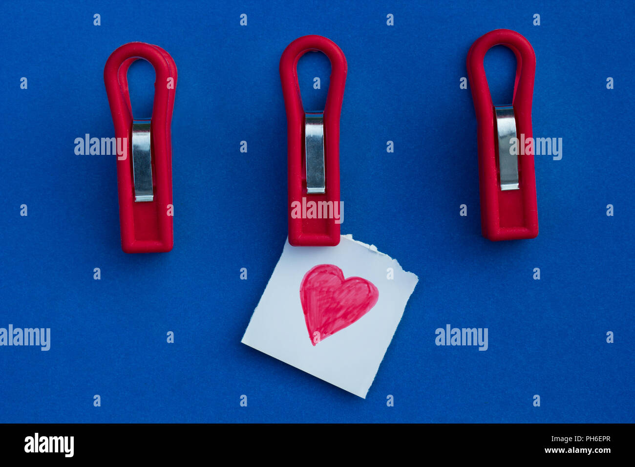 Post it note hanging on string hi-res stock photography and images