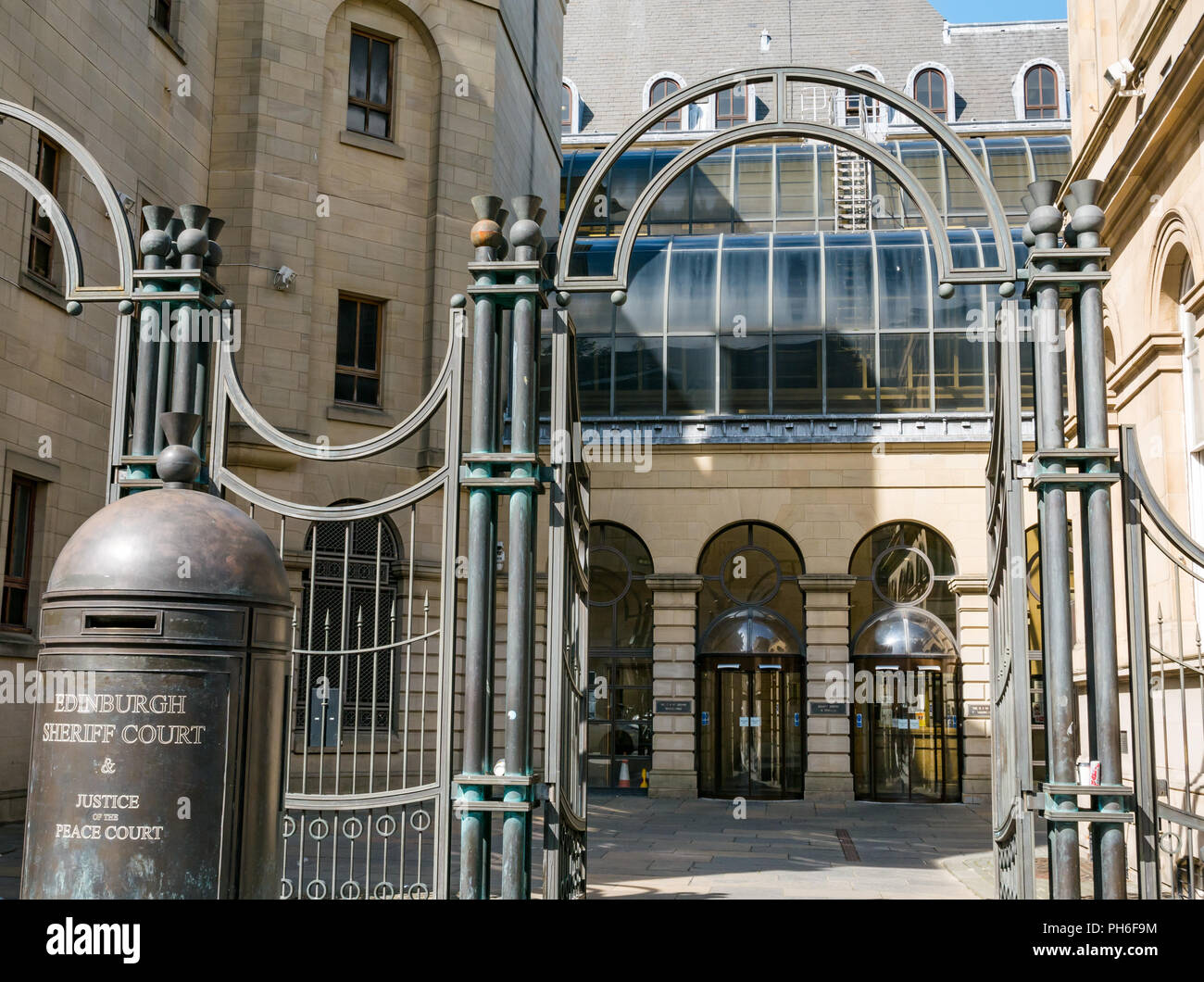 Edinburgh sheriff court hires stock photography and images Alamy